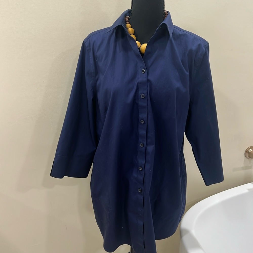 Chicos 3/4 sleeve length No Iron Tunic Button Up Navy Size 2 with pockets